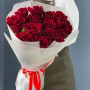 15 бордовых роз
